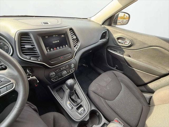 Photo of 2020 Slate Blue Pearlcoat Jeep Cherokee