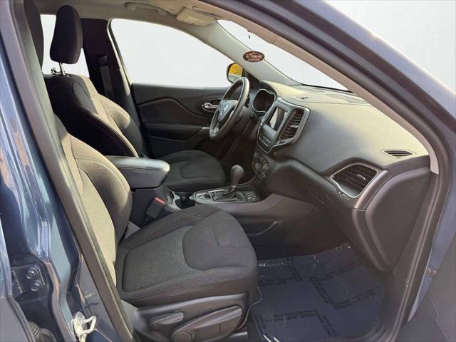 Photo of 2020 Slate Blue Pearlcoat Jeep Cherokee