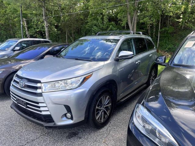 Photo of 2018 Celestial Silver Metallic Toyota Highlander Hybrid
