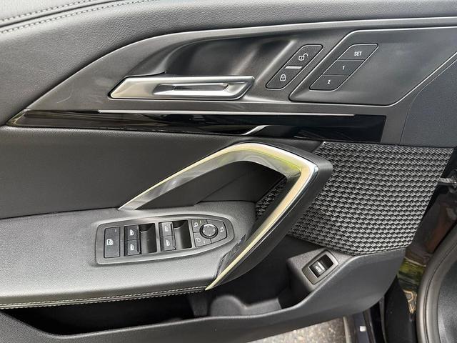 Photo of 2024 Black Sapphire Metallic - 475 BMW X1
