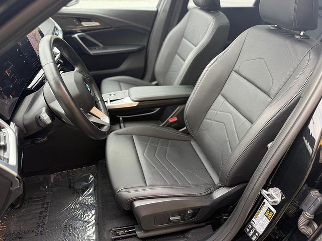 Photo of 2024 Black Sapphire Metallic - 475 BMW X1