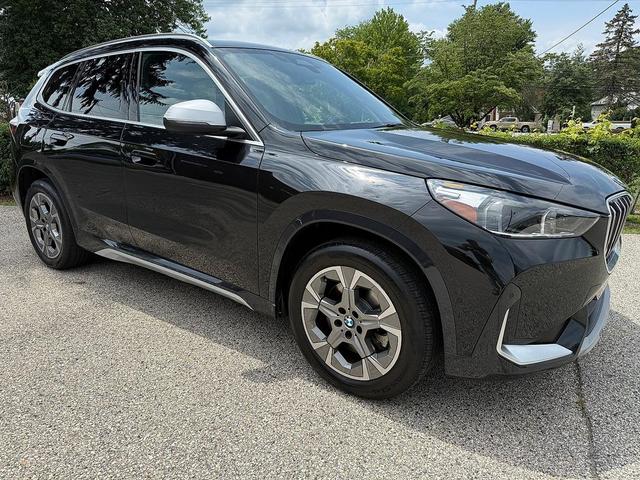 Photo of 2024 Black Sapphire Metallic - 475 BMW X1