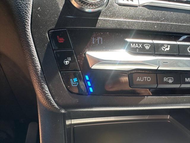 Photo of 2020 Blue Ford Explorer
