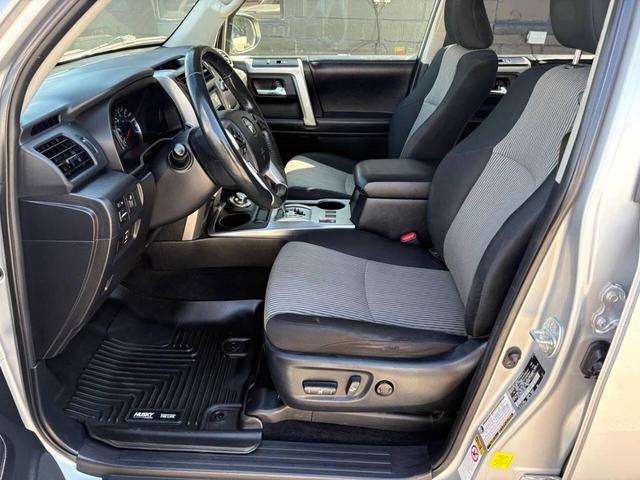 Photo of 2016 Classic Silver Metallic Toyota 4Runner