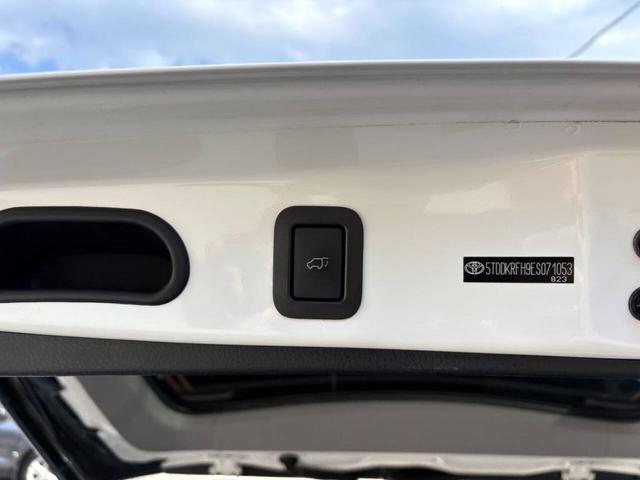 Photo of 2014 Blizzard Pearl Toyota Highlander
