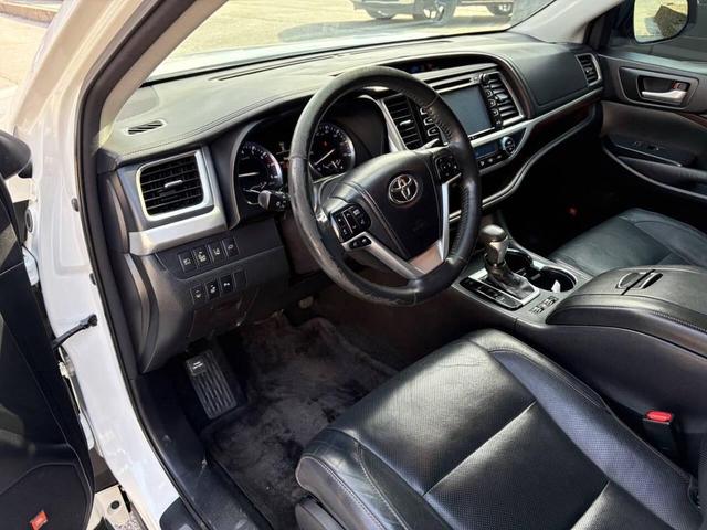 Photo of 2014 Blizzard Pearl Toyota Highlander