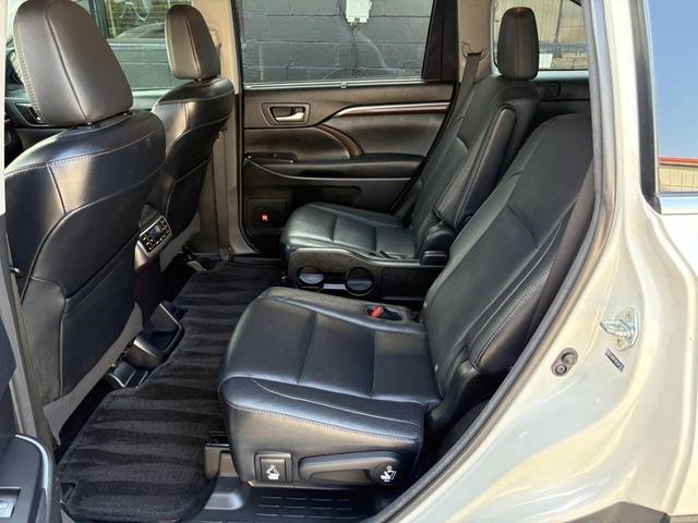 Photo of 2014 Blizzard Pearl Toyota Highlander