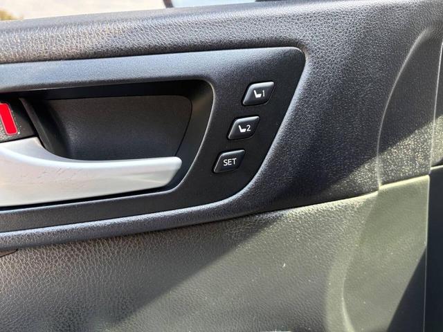 Photo of 2014 Blizzard Pearl Toyota Highlander