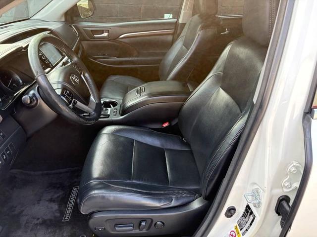 Photo of 2014 Blizzard Pearl Toyota Highlander
