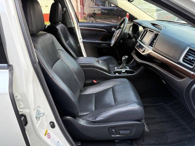 Photo of 2014 Blizzard Pearl Toyota Highlander