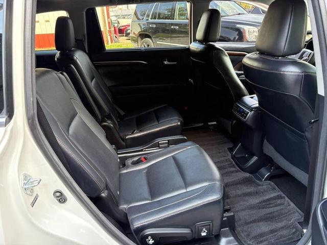 Photo of 2014 Blizzard Pearl Toyota Highlander
