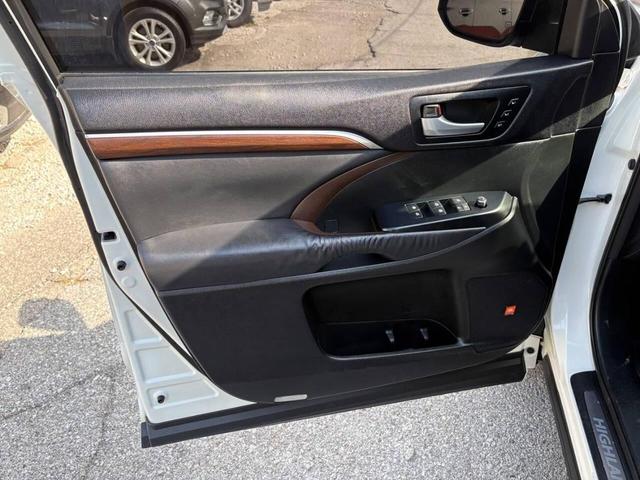Photo of 2014 Blizzard Pearl Toyota Highlander