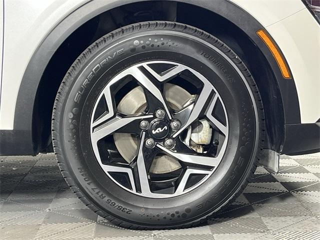 Photo of 2024 Snow White Pearl Kia Sportage