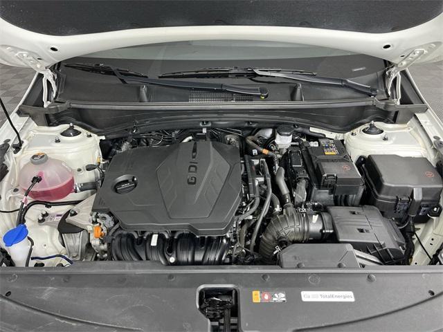 Photo of 2024 Snow White Pearl Kia Sportage