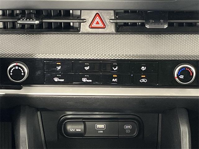 Photo of 2024 Snow White Pearl Kia Sportage