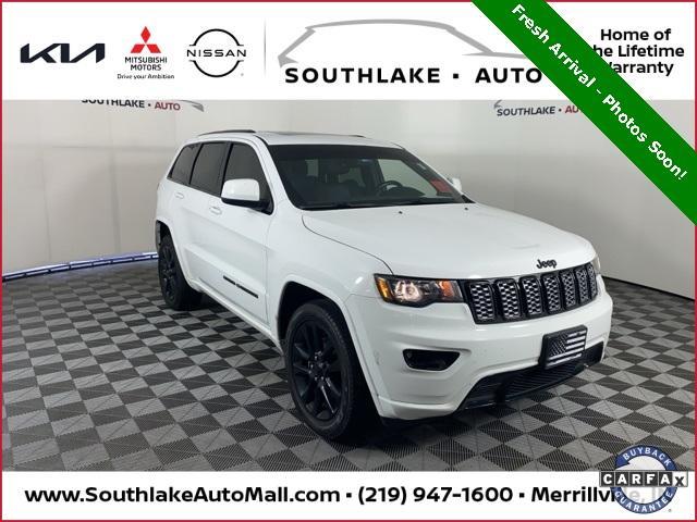Photo of 2018 Bright White Clearcoat Jeep Grand Cherokee