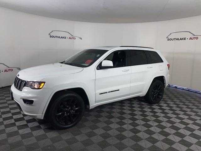 Photo of 2018 Bright White Clearcoat Jeep Grand Cherokee