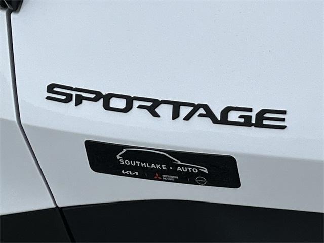 Photo of 2026 Glacial White Pearl Kia Sportage