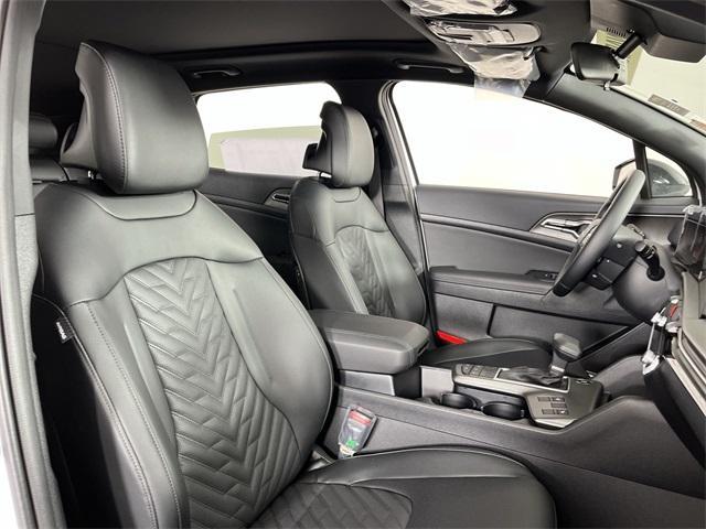 Photo of 2026 Glacial White Pearl Kia Sportage