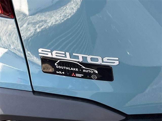 Photo of 2026 Blue / Black Kia Seltos