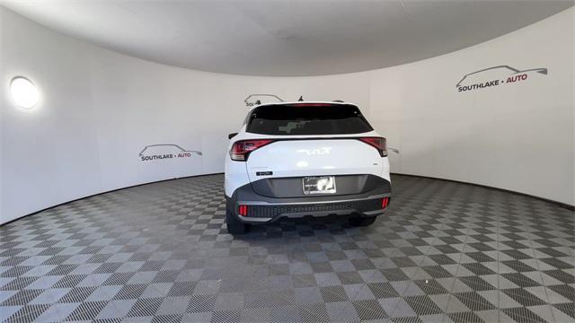Photo of 2023 Glacial White Pearl Kia Sportage