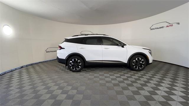 Photo of 2023 Glacial White Pearl Kia Sportage