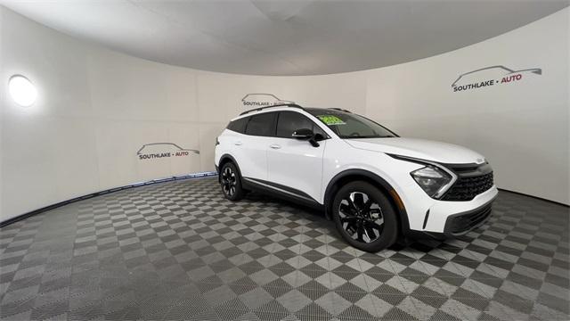 Photo of 2023 Glacial White Pearl Kia Sportage