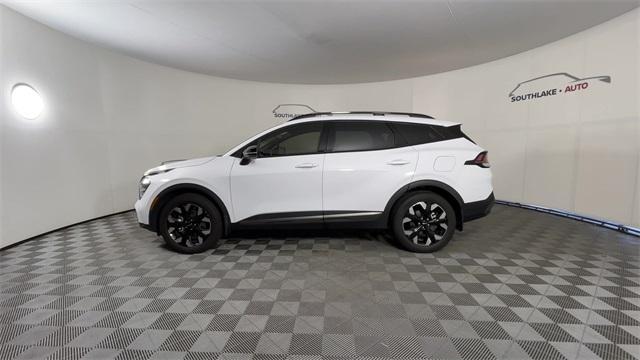 Photo of 2023 Glacial White Pearl Kia Sportage