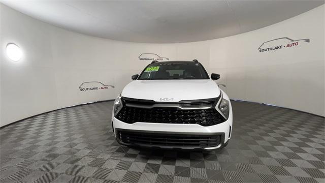 Photo of 2023 Glacial White Pearl Kia Sportage