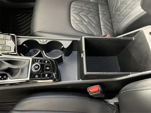 Photo of 2023 Glacial White Pearl Kia Sportage