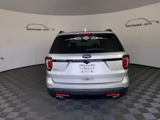 Photo of 2017 Ingot Silver Ford Explorer