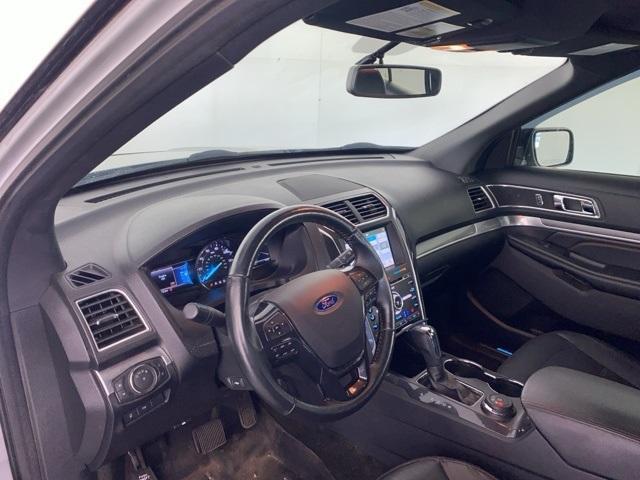 Photo of 2017 Ingot Silver Ford Explorer