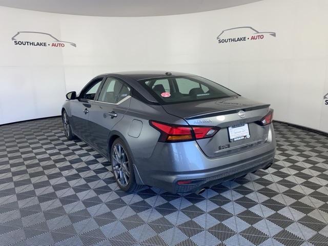 Photo of 2024 Gun Metallic Nissan Altima