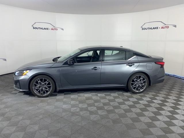 Photo of 2024 Gun Metallic Nissan Altima
