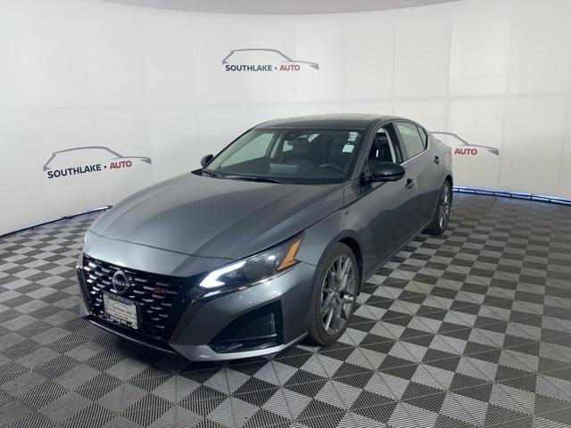 Photo of 2024 Gun Metallic Nissan Altima