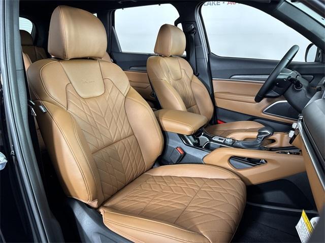 Photo of 2025 Ebony Black Kia Telluride