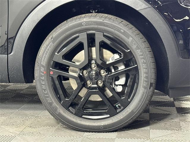 Photo of 2025 Ebony Black Kia Telluride