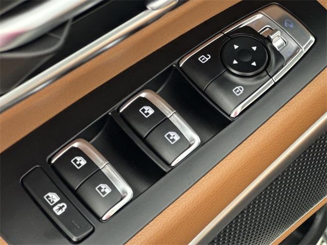 Photo of 2025 Ebony Black Kia Telluride