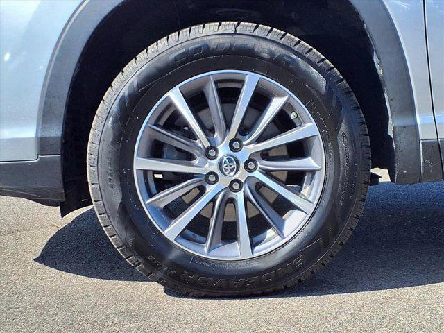 Photo of 2019 Celestial Silver Metallic Toyota Highlander