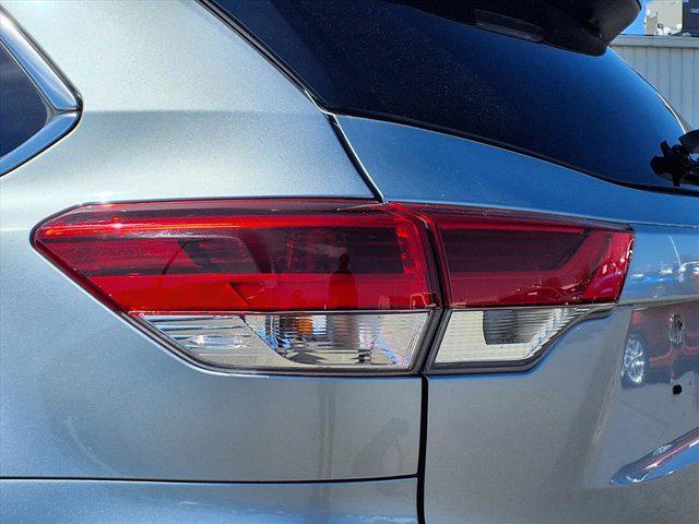 Photo of 2019 Celestial Silver Metallic Toyota Highlander