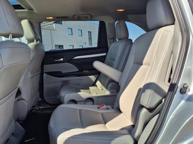 Photo of 2019 Celestial Silver Metallic Toyota Highlander