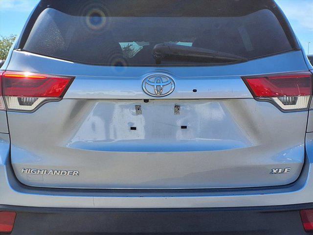 Photo of 2019 Celestial Silver Metallic Toyota Highlander