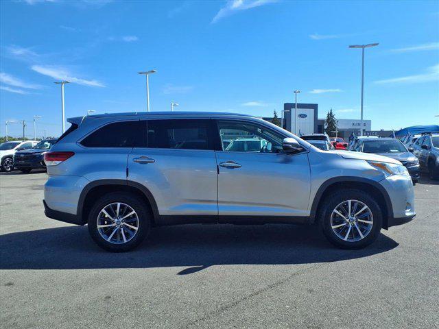 Photo of 2019 Celestial Silver Metallic Toyota Highlander