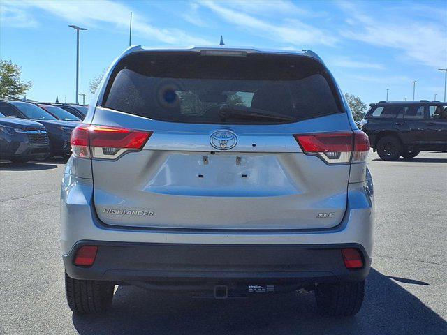 Photo of 2019 Celestial Silver Metallic Toyota Highlander