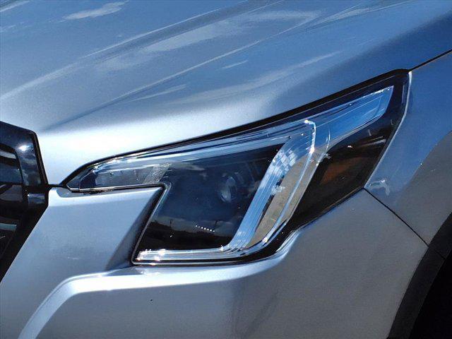 Photo of 2022 Ice Silver Metallic Subaru Forester