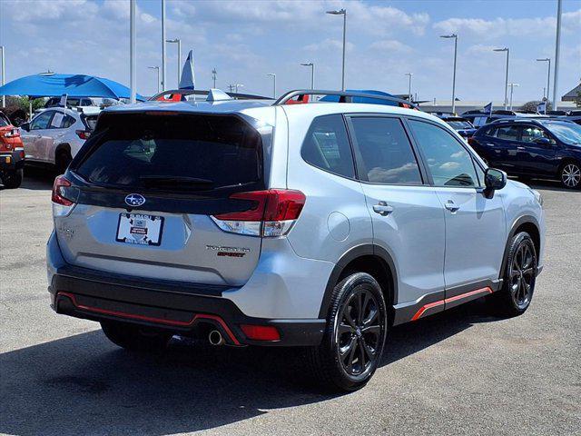Photo of 2022 Ice Silver Metallic Subaru Forester