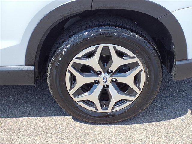 Photo of 2022 Crystal White Pearl Subaru Forester
