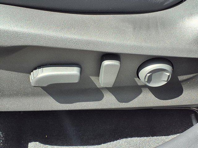 Photo of 2022 Crystal White Pearl Subaru Forester