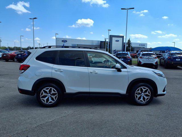 Photo of 2022 Crystal White Pearl Subaru Forester