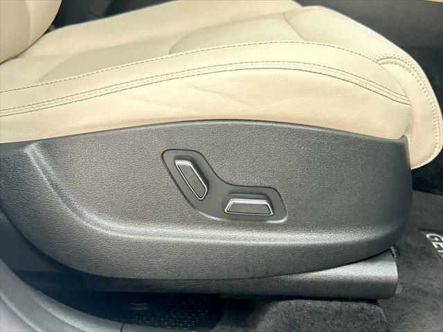 Photo of 2025 Uyuni White Genesis GV70